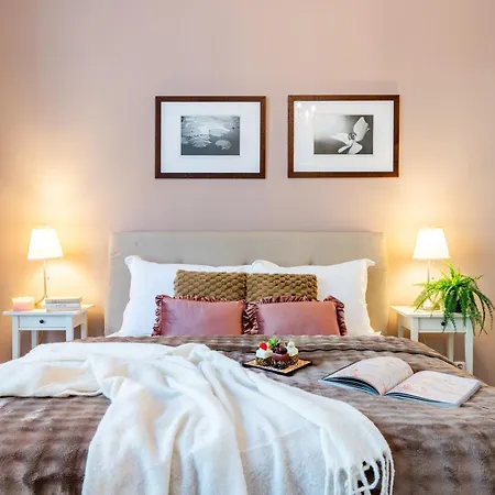 Days - Two Bedroom Next To Dancing House With High-speed Wifi アパート プラハ