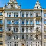 アパート Days - Two Bedroom Next To Dancing House With High-speed Wifi プラハ