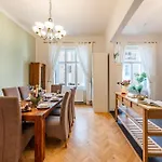 アパート Days - Two Bedroom Next To Dancing House With High-speed Wifi *