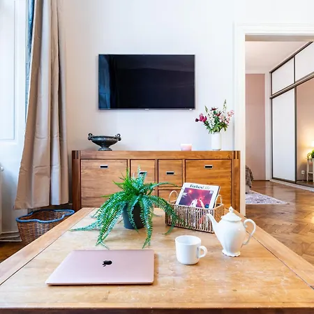Days - Two Bedroom Next To Dancing House With High-speed Wifi Apartmán Praha