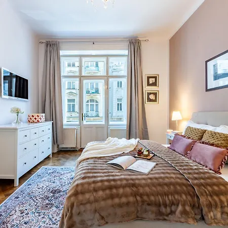 Days - Two Bedroom Next To Dancing House With High-speed Wifi Apartmán