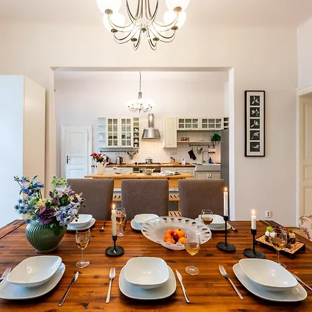 Days - Two Bedroom Next To Dancing House With High-speed Wifi Apartmán Praha