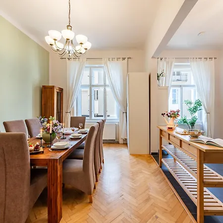 Apartmán Days - Two Bedroom Next To Dancing House With High-speed Wifi *