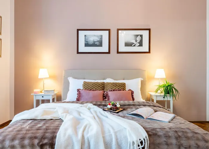 Days - Two Bedroom Next To Dancing House With High-speed Wifi شقة براغ